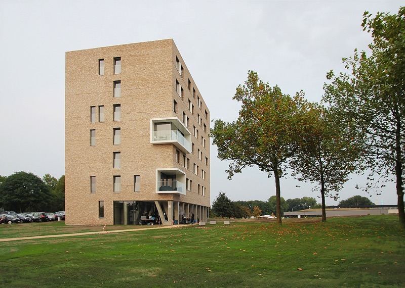 Aluminium buitenschrijnwerk ramen deuren glasgevel gevelbekleding Campuspark Hasselt projectbouw Schüco Corswarem