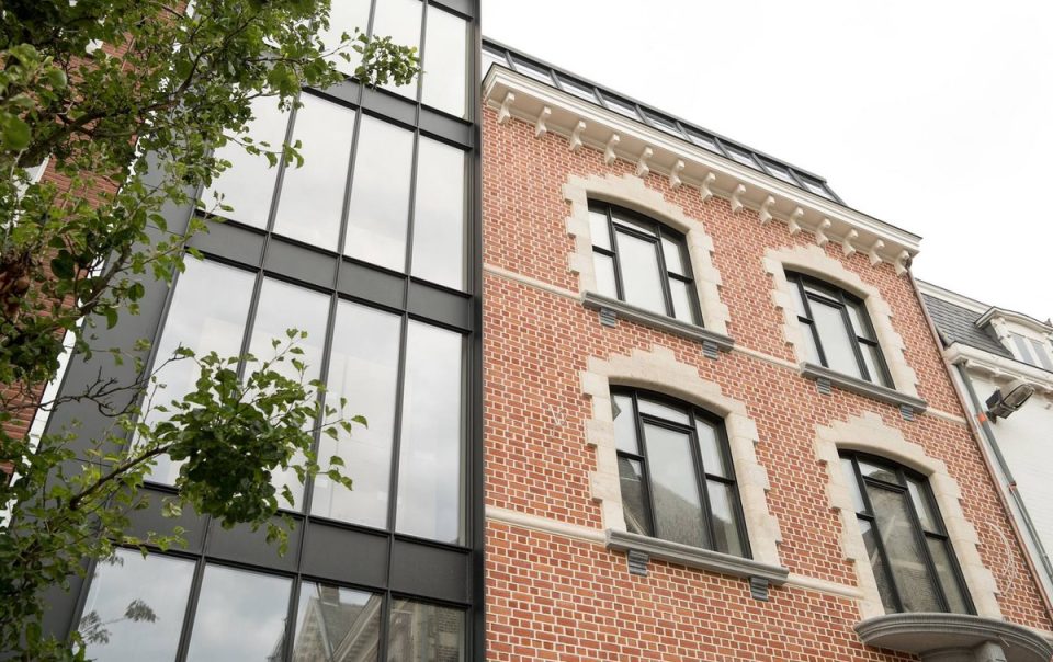 Aluminium buitenschrijnwerk ramen deuren woning Hasselt Schüco Corswarem